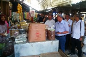 Bupati Kuningan saat sidak ke Pasat Kepuh, Kuningan.